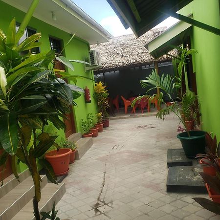 L&J Modern Backpackers Bnb Dar es Salaam Exterior photo