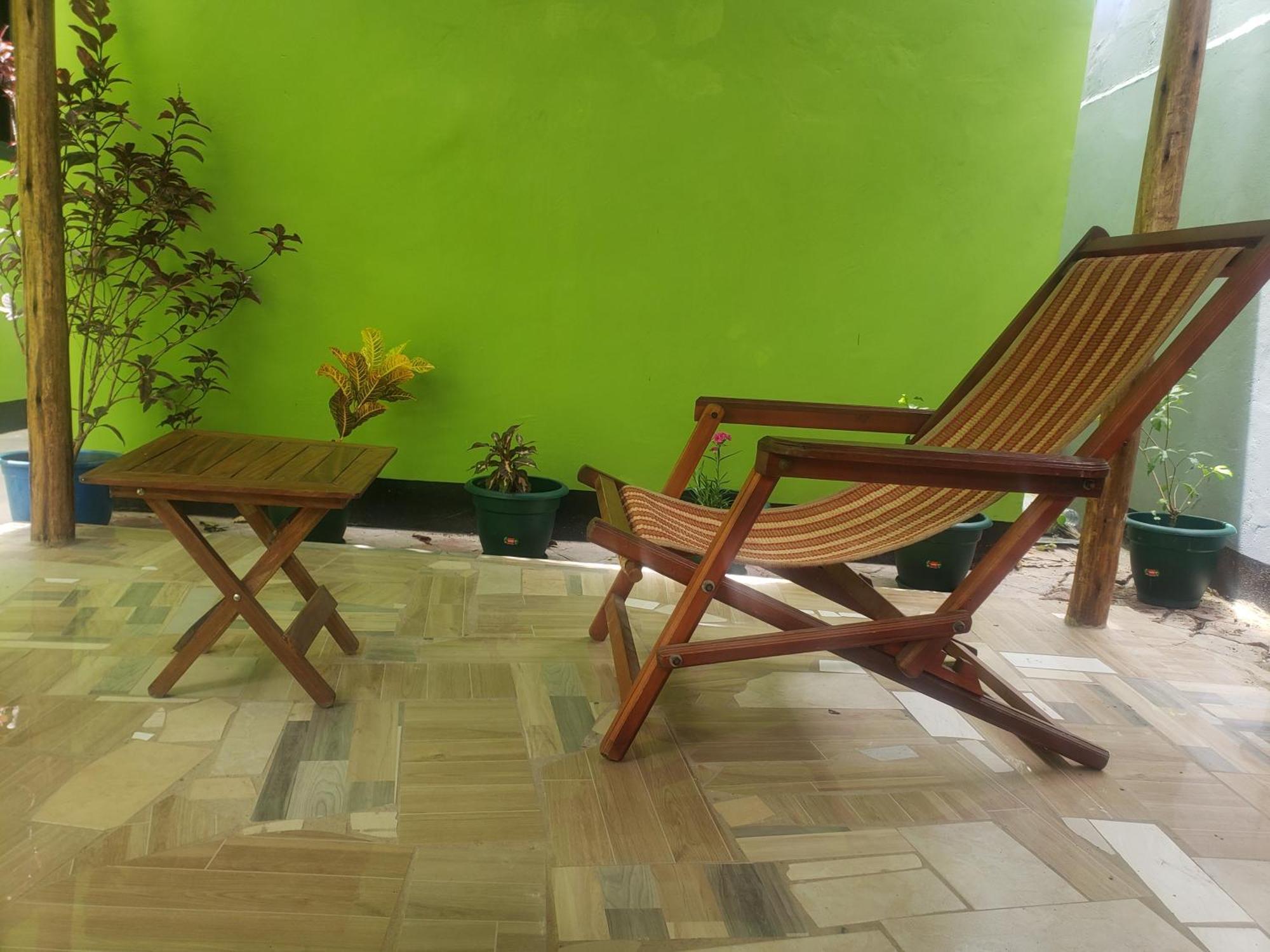 L&J Modern Backpackers Bnb Dar es Salaam Exterior photo