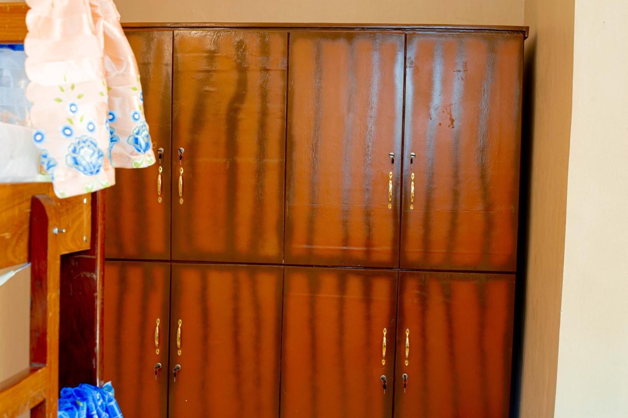 L&J Modern Backpackers Bnb Dar es Salaam Exterior photo