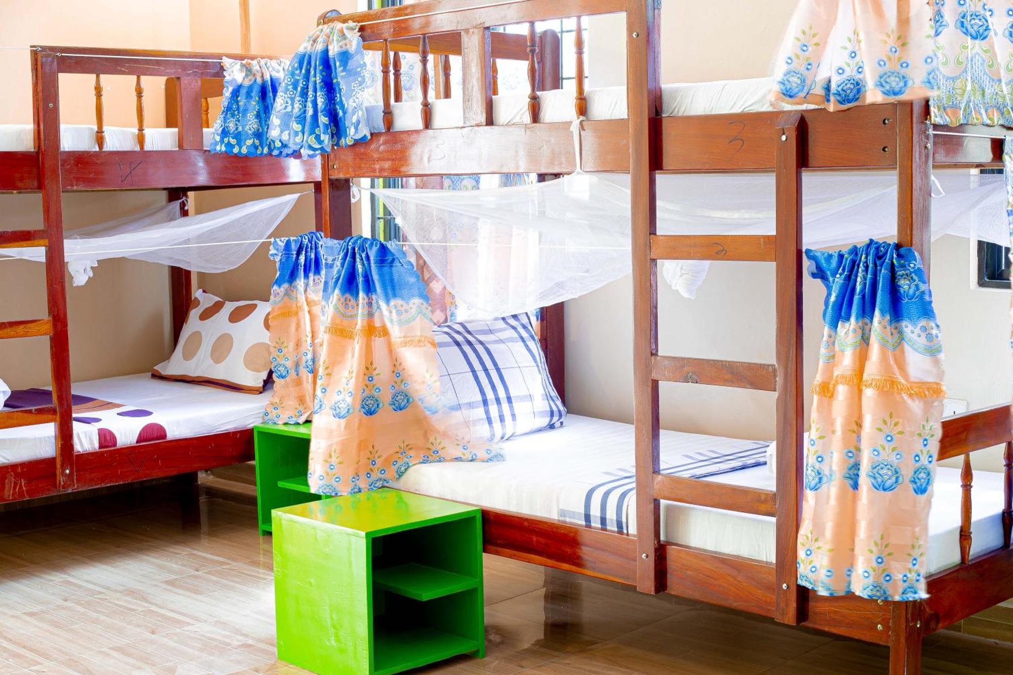 L&J Modern Backpackers Bnb Dar es Salaam Exterior photo