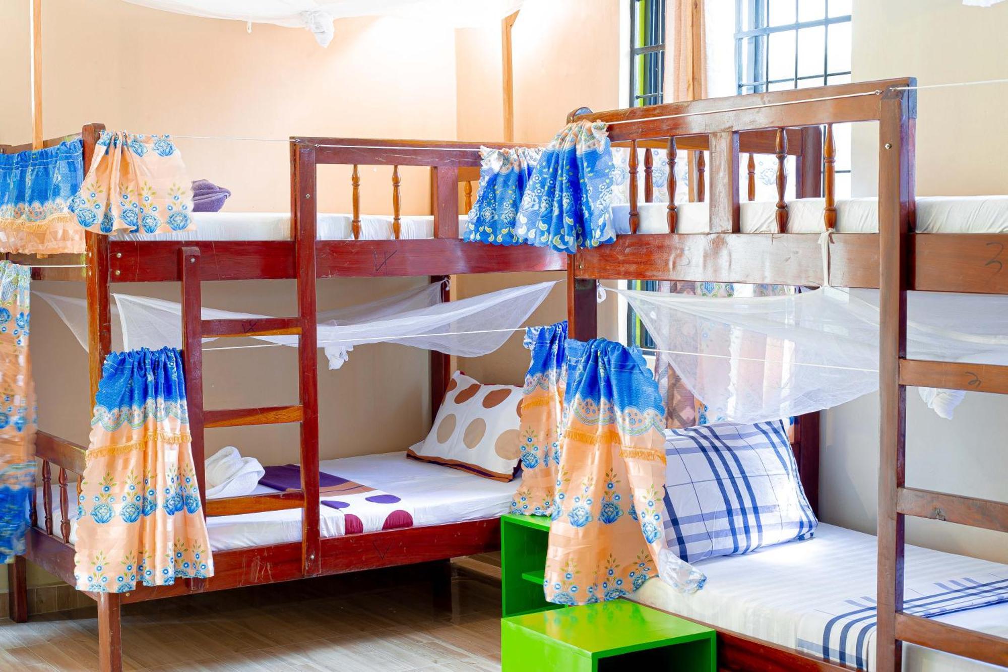 L&J Modern Backpackers Bnb Dar es Salaam Exterior photo