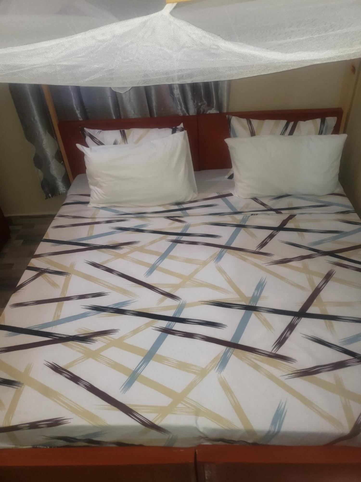 L&J Modern Backpackers Bnb Dar es Salaam Exterior photo