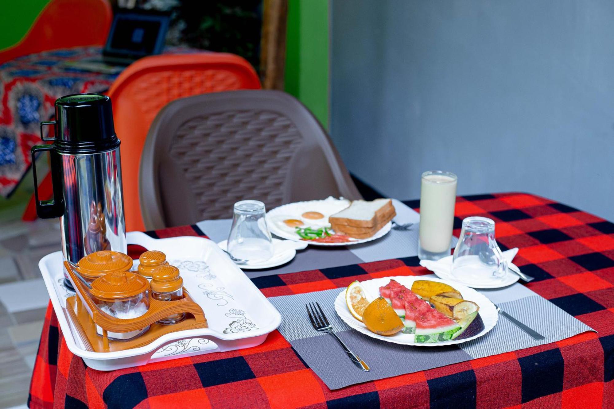 L&J Modern Backpackers Bnb Dar es Salaam Exterior photo