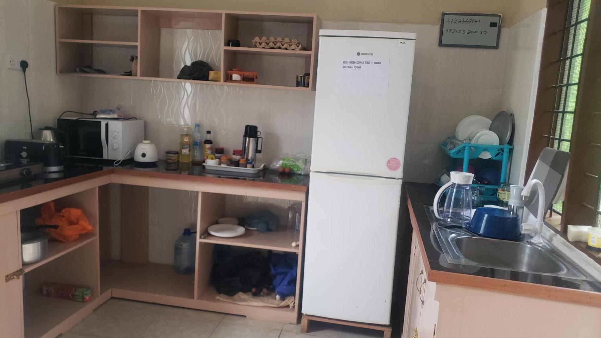 L&J Modern Backpackers Bnb Dar es Salaam Exterior photo