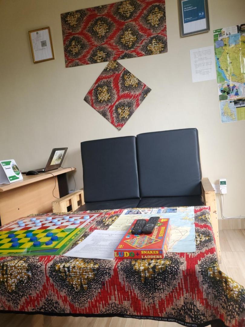 L&J Modern Backpackers Bnb Dar es Salaam Exterior photo