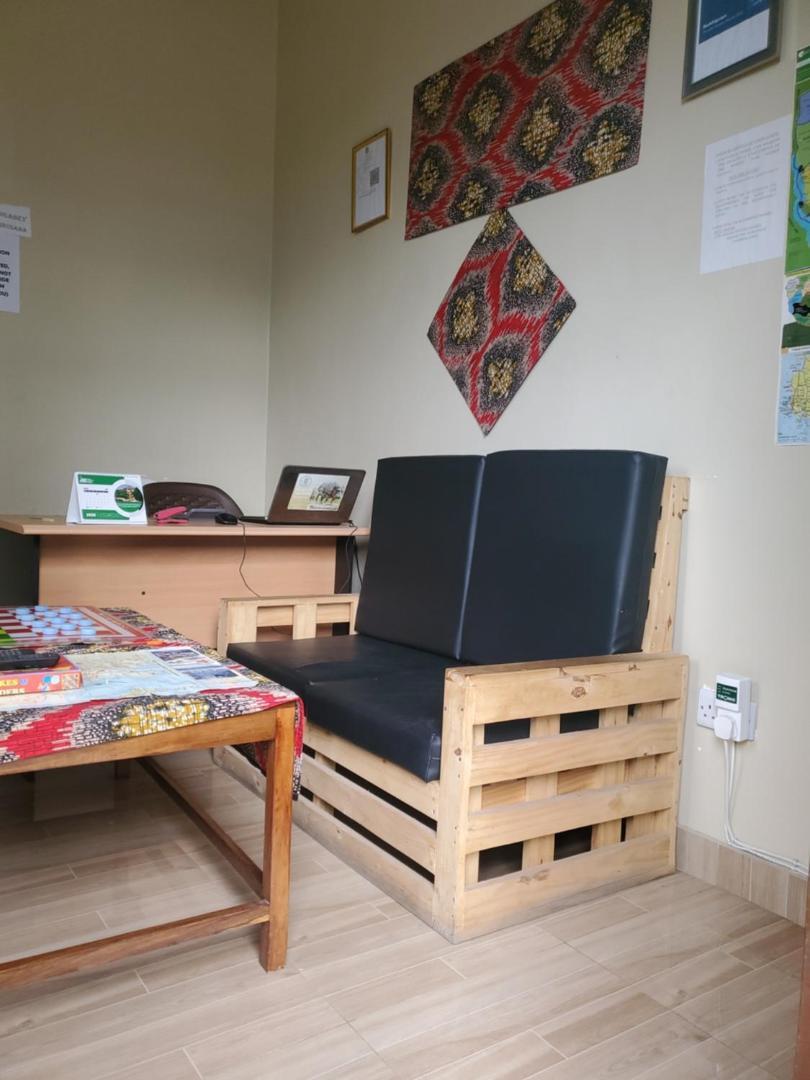 L&J Modern Backpackers Bnb Dar es Salaam Exterior photo