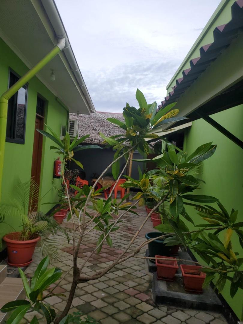 L&J Modern Backpackers Bnb Dar es Salaam Exterior photo